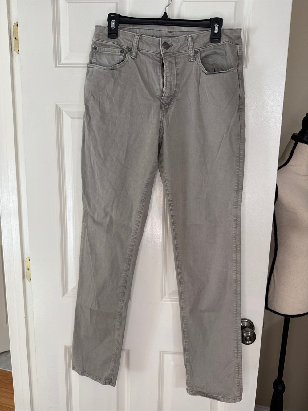 American Eagle Outfitters Gray Straight-Leg Jeans 32x34